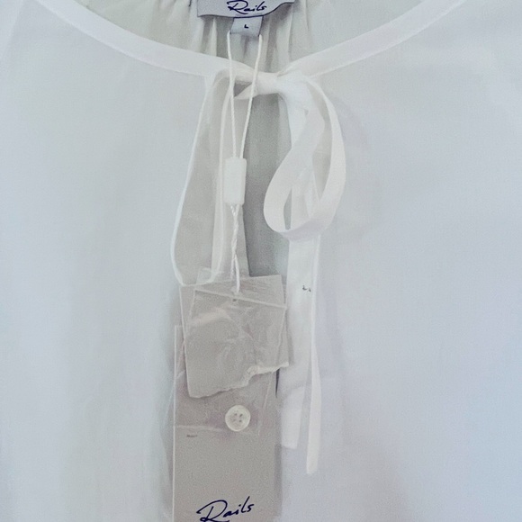 Rails Dari 100% Cotton Blouse with Eyelet Sleeve Detail. Size L - Picture 13 of 14